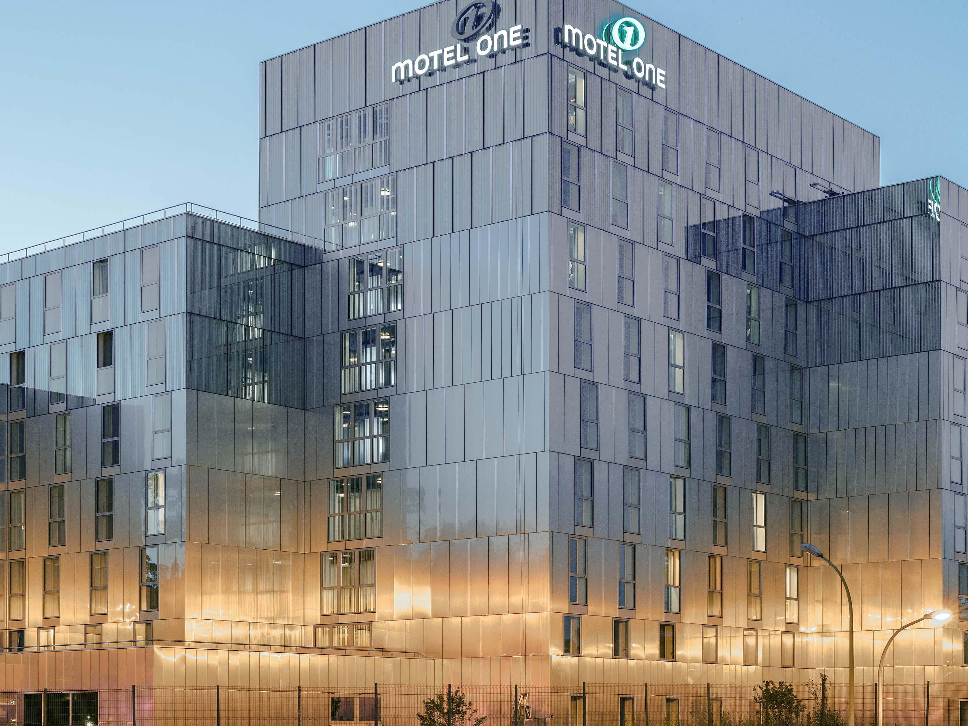 paris Motel one inauguration